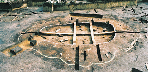 阿賀町北野遺跡の周堤を伴う竪穴建物