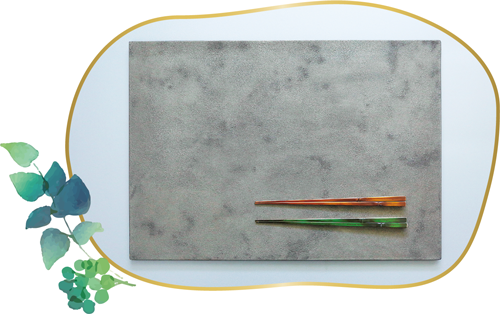 竹塗の箸と朧銀塗のランチョンマット